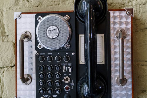 Vintage Phone of St Petersburg Business That Needs to be Replaced by Better Phone Systems